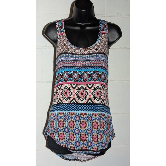 Free Kisses Tank Top Small Sleeveless Geometric Print Bow Back Cute - Picture 1 of 4